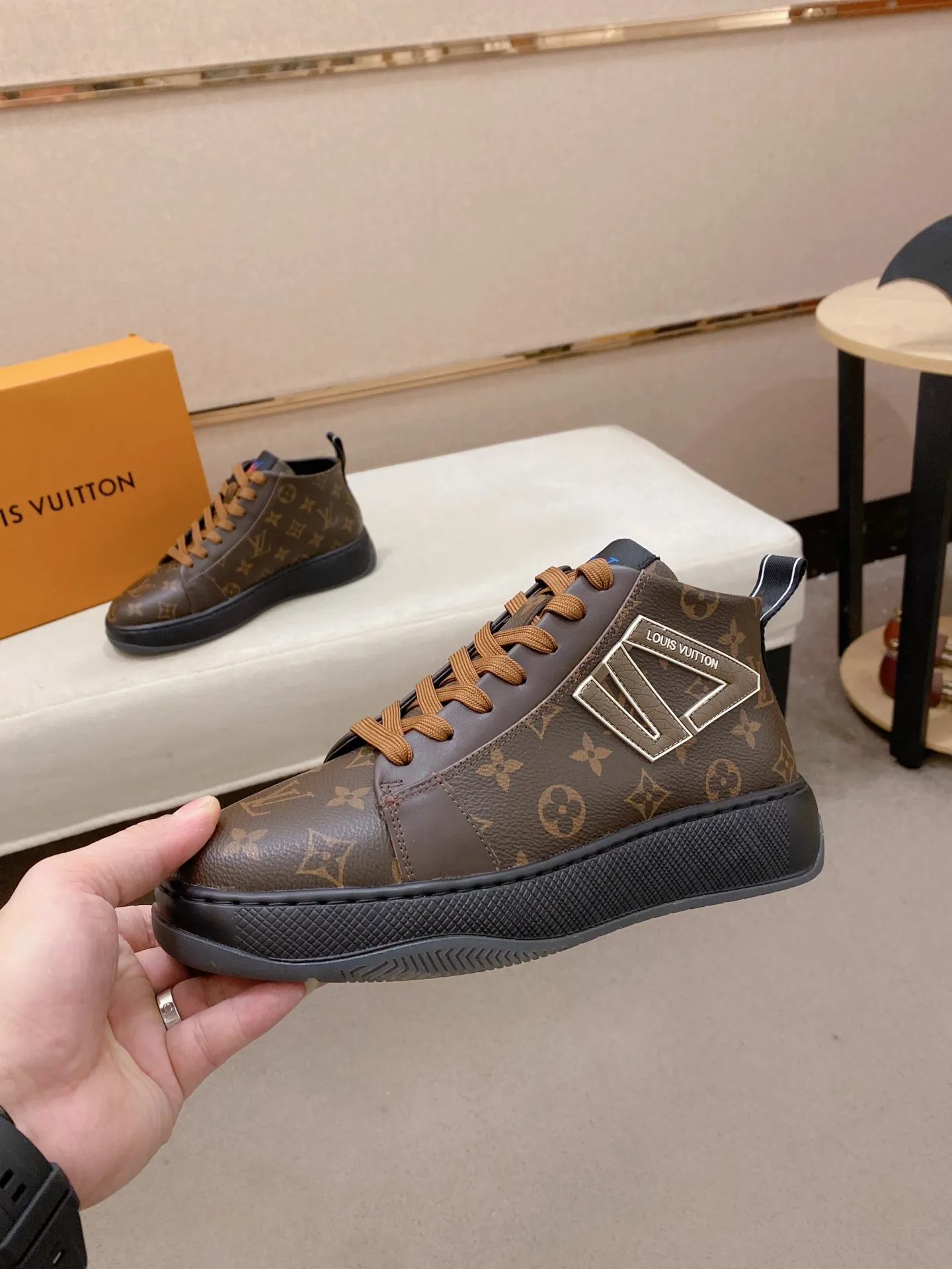 Factory price: 442💰🎉🎉LV~Louis Vuitton trendy men's shoes, new shipments, latest matching, same style as the official website, super high quality, hot selling in season [strong][strong][strong]Selected first-layer cowhide, comfortable sheepskin lining, original last, comfortable on the feet, wear-resistant rubber outsole, size: 38-44.